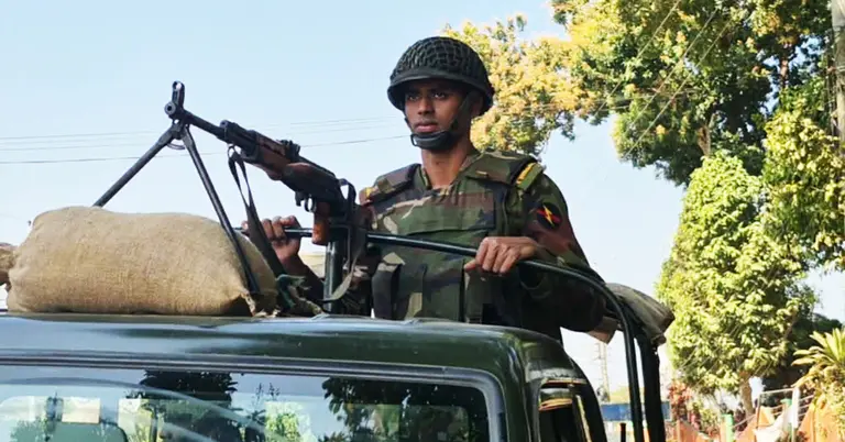 টহলরত একজন সেনাসদস্য